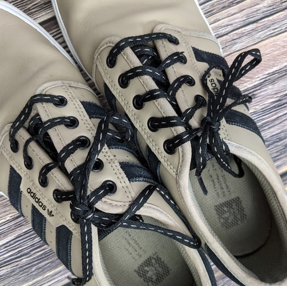 Mens size 10 Adidas Seeleys shoes - Picture 3 of 7